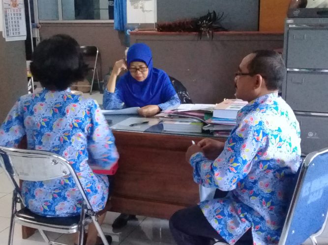 PELAYANAN KEPENDUDUKAN KECAMATAN MANGUHARJO DINILAI