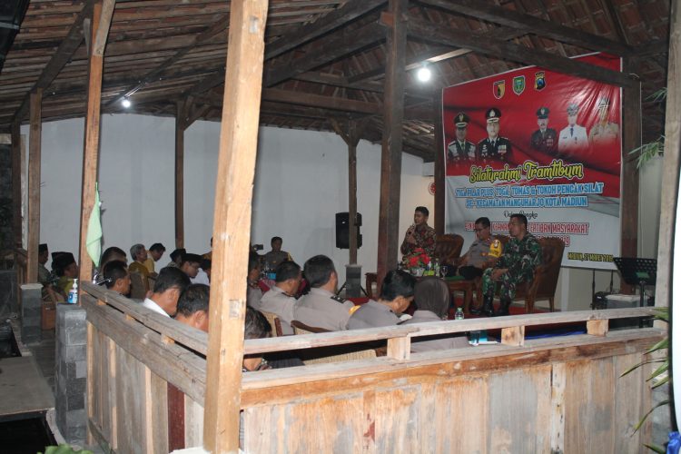 JELANG PEMILU TIGA PILAR KECAMATAN MANGUHARJO ADAKAN SILATURAHMI BERSAMA MASYARAKAT